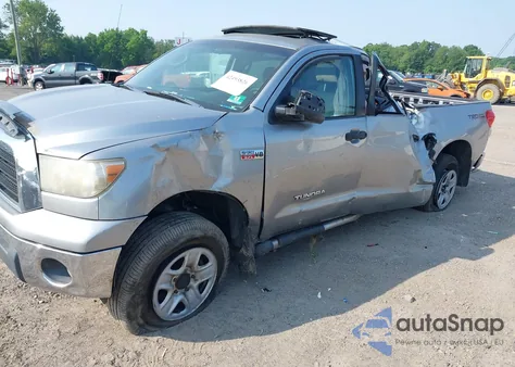 2009 Toyota Tundra Sr5 5.7L V8 z USA, uszkodzony, nr VIN 5TFDV541X9X092600